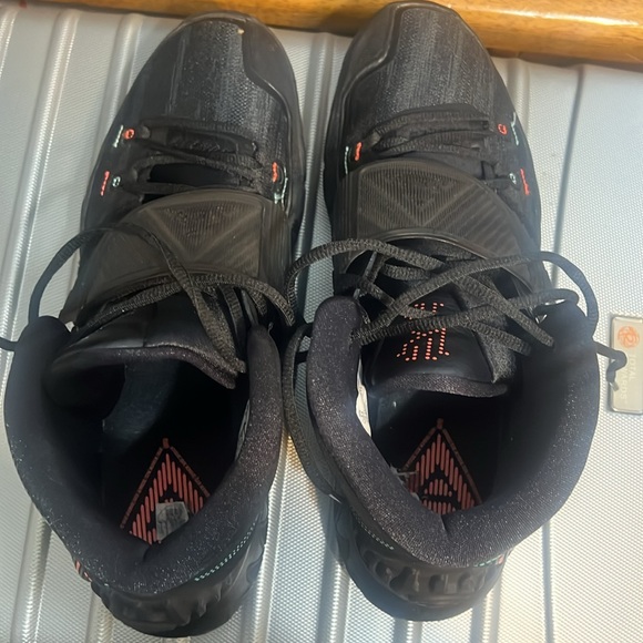 Kyrie 6, Shot Clock, Size 13. LIKE NEW! - Picture 5 of 5